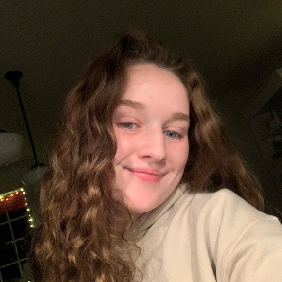 Meet your Posher, Ciara - Picture 1 of 1